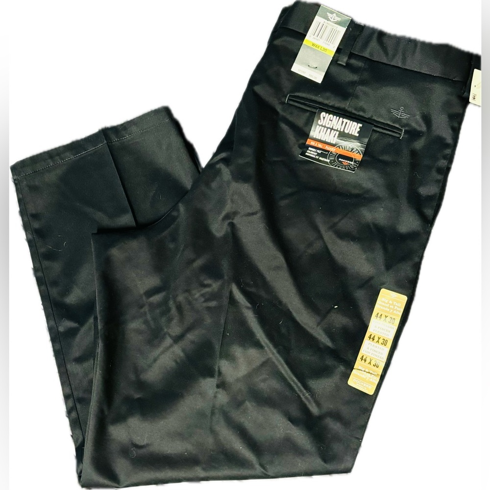 NWT Men's Dockers Signature Khaki Pleaded
Pants-BLACK Size-44x30  BIG & TALL